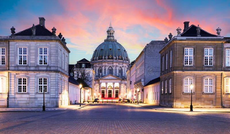 丹麦王室住所的全景，被称为阿马琳堡宫，位于哥本哈根，丹麦。 免版税库存图片