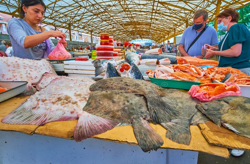 乌克兰普里沃兹市场敖德萨的新鲜扁条鱼