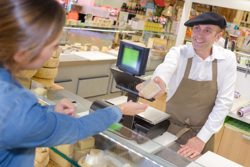 他们正在购买奶酪 免版税库存图片
