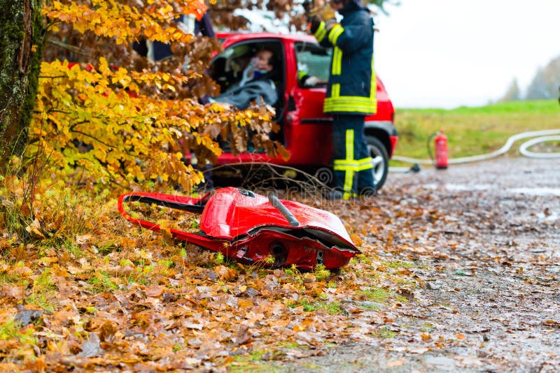 事故 - 消防队救援汽车受害者 免版税库存图片