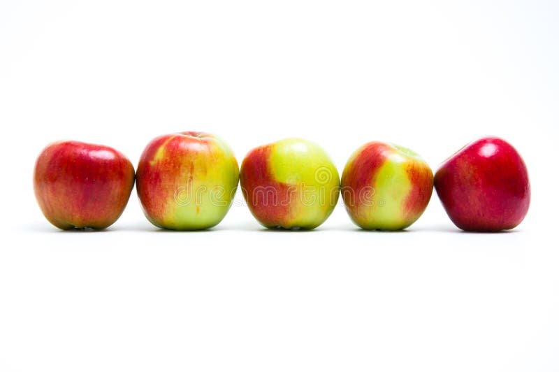五个新鲜的苹果连续