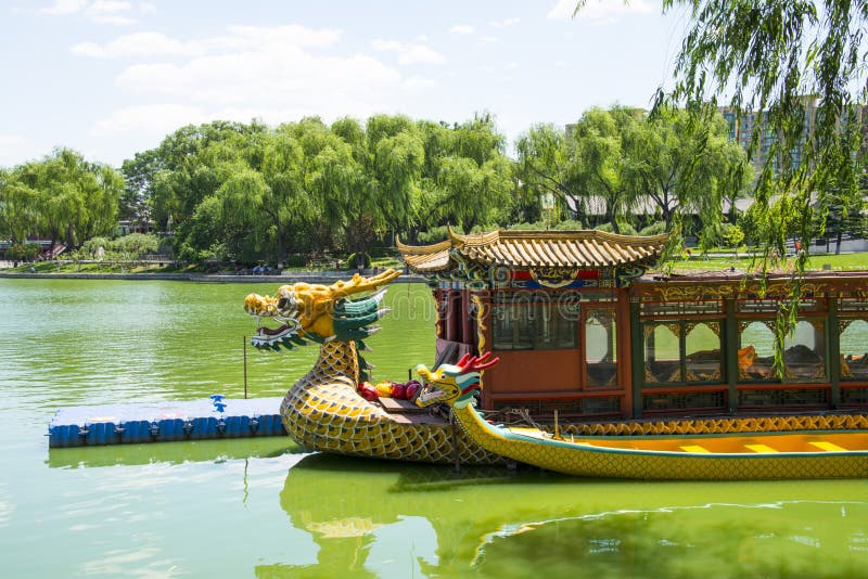 亚洲中国，北京，龙潭湖公园，龙小船