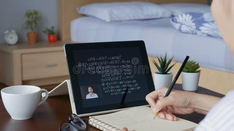 亚洲教师在线在线直播课程,让学生在家中通过数字平板电脑授课. 电子学习自学 股票录像