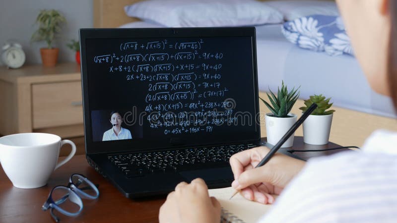 亚洲教师在线在线直播课程,让学生在家用笔记本电脑讲课. 电子学习自学 影视素材