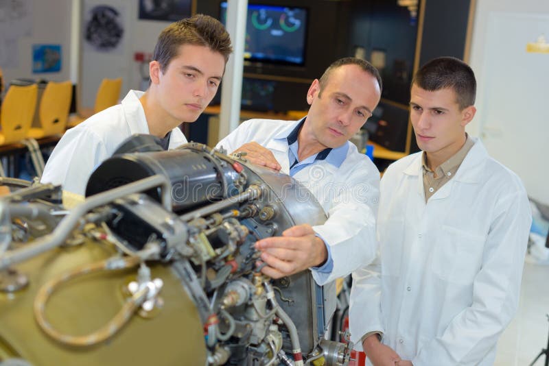 人们在做项目 免版税图库摄影