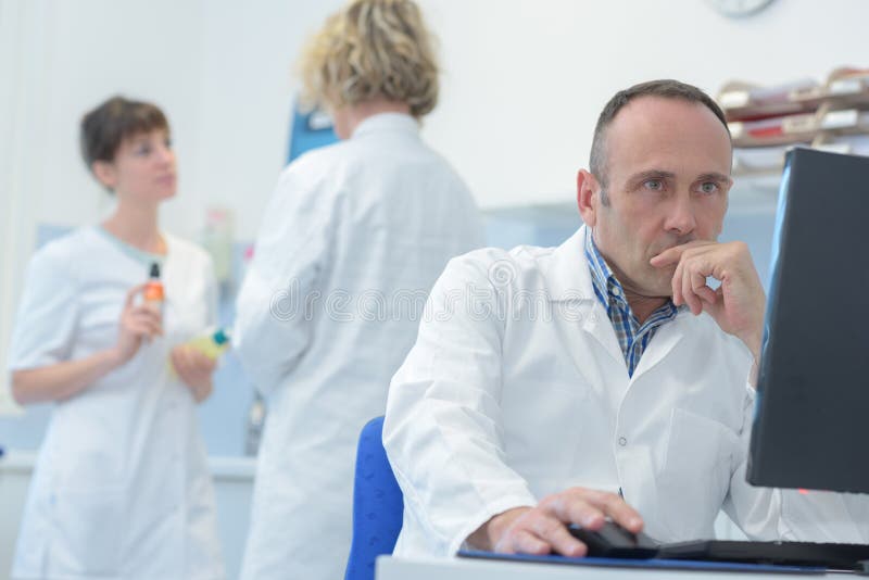 人像男医生 库存照片