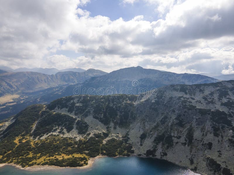 从空中看保加利亚的臭湖里拉山 免版税库存照片