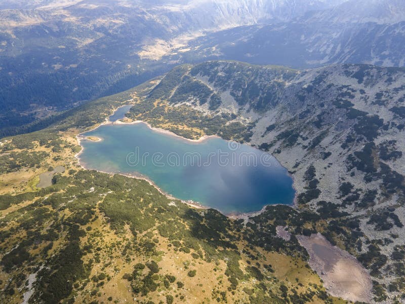 从空中看保加利亚的臭湖里拉山 免版税库存照片