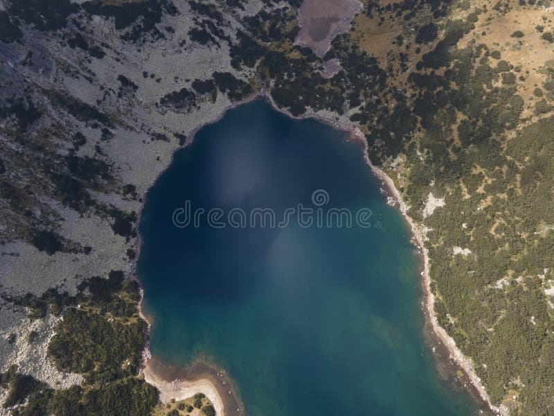 从空中看保加利亚的臭湖里拉山 免版税库存照片