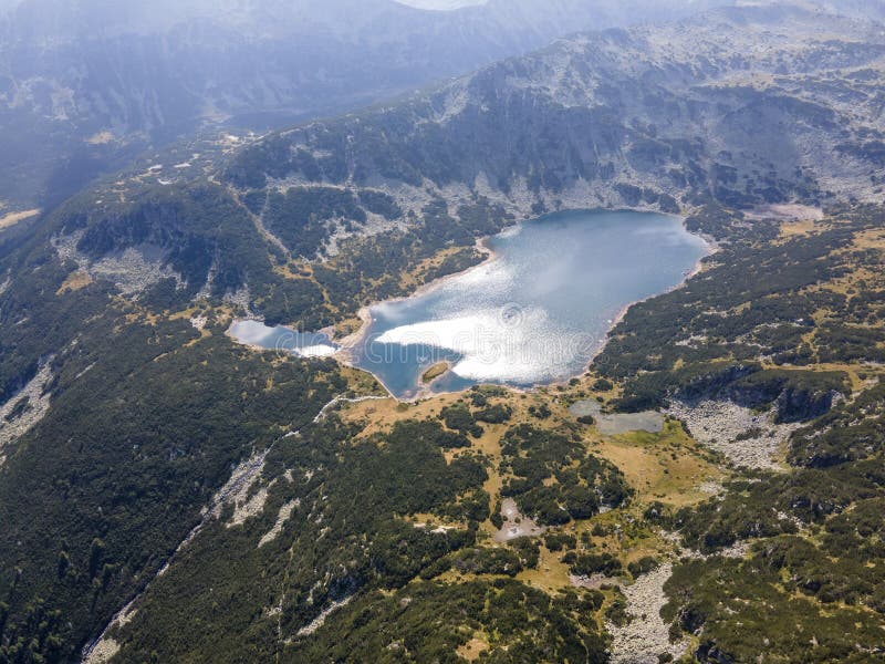 从空中看保加利亚的臭湖里拉山 免版税库存照片