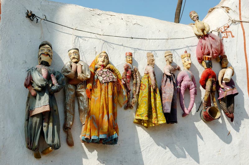 传统手工制造rajastani木偶待售在Jaisalmer, Ind 库存图片