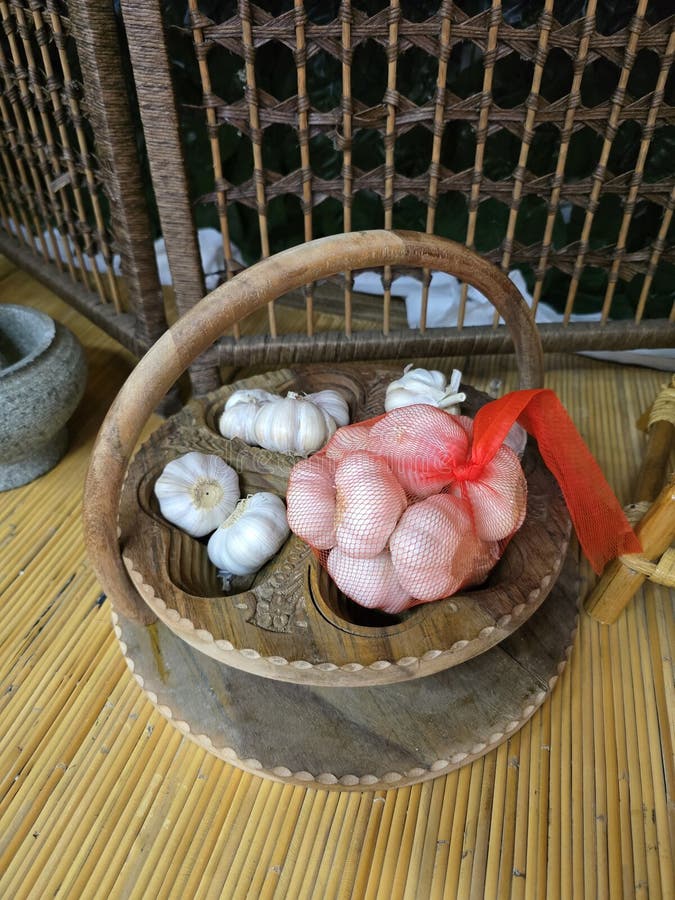 传统的手工洋葱或水果摊也作为开斋节的装饰而展出. 库存照片