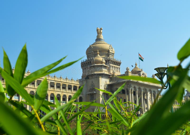 位于班加罗尔的Vidhana Soudha是卡纳塔克邦议会的所在地 库存照片 位于班加罗尔的Vidhana Soudha是卡纳塔克邦议会的所在地 库存照片