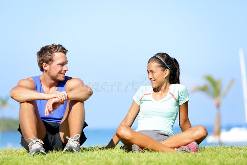 体育放松在训练以后的健身夫妇