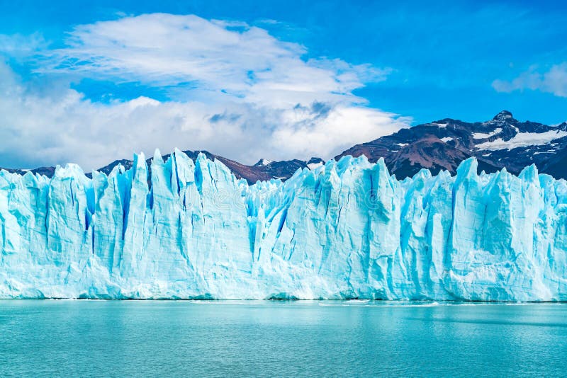 佩里托莫雷诺冰川蓝色冰在Argentina湖的 库存图片 佩里托莫雷诺冰川蓝色冰在Argentina湖的 库存图片