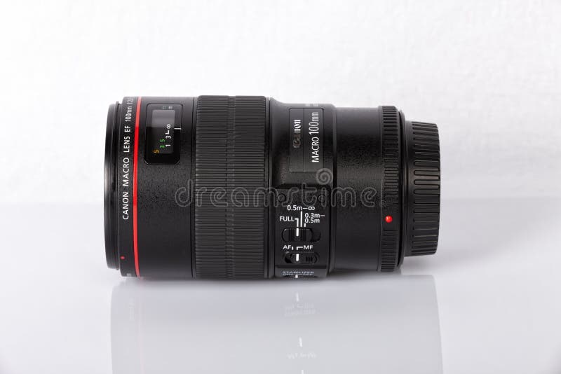 佳能EF 100mm f/2 8L宏IS USM透镜 库存照片