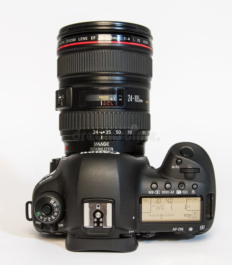 佳能EOS 5D标记IV profesional DSLR在白色反射性背景的照片照相机 库存照片