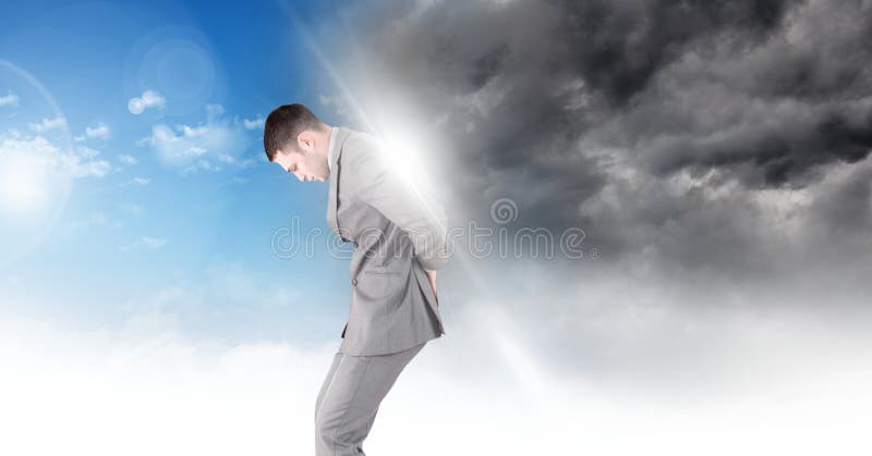供以人员阻拦灰色天空和蓝天天气变动超现实的转折 库存图片