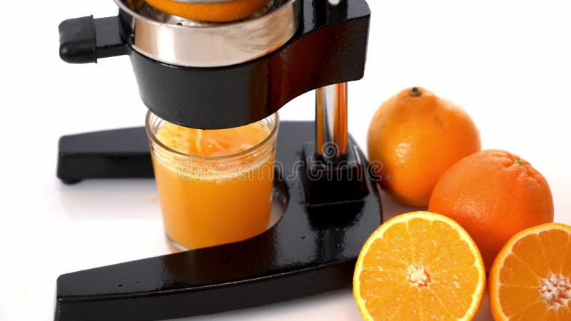 做桔子的新鲜的汁液 影视素材