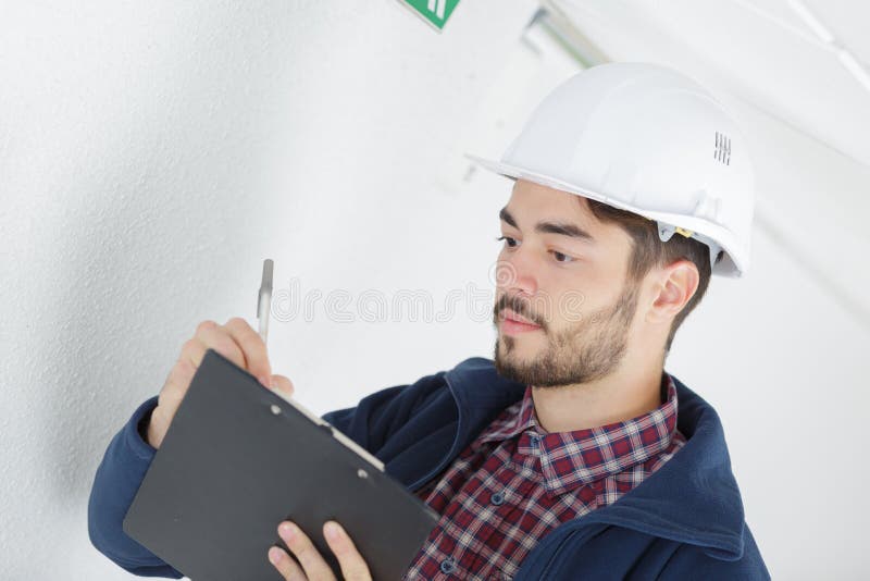 技术员正在进行投标估价 免版税库存图片