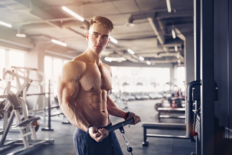 健身健美健体健身者进行轻量健身 免版税库存图片