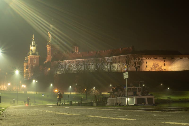 克拉科夫建筑群瓦维尔的夜景