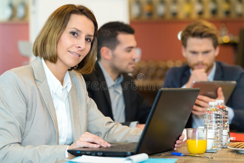 公司董事会成员在早餐会议上 库存照片