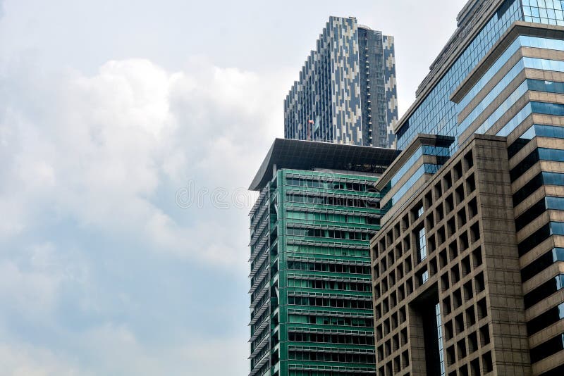 关闭现代企业大厦，建筑学ab的概念 免版税库存图片