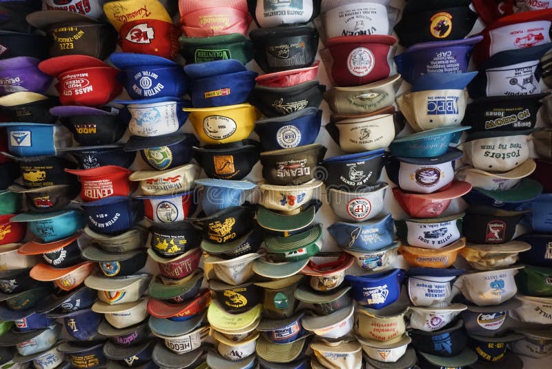 Toad River Lodge 帽子收藏，BC，加拿大 免版税库存照片