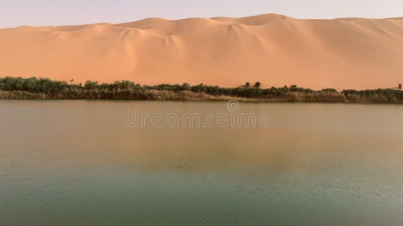 加贝龙湖是利比亚南部沙漠中的一个湖