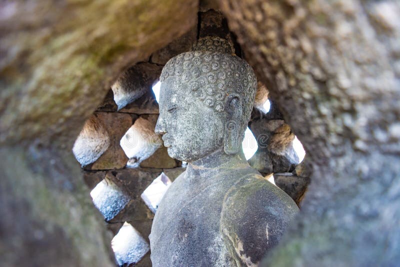 印尼婆罗浮屠寺一座塔内的特写佛像 库存图片 印尼婆罗浮屠寺一座塔内的特写佛像 库存图片