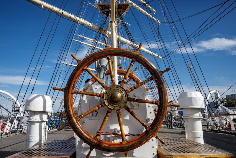 帆船的木舵. 库存照片. 图片包括有指点, 减速火箭, 滑车, 指令, 风帆