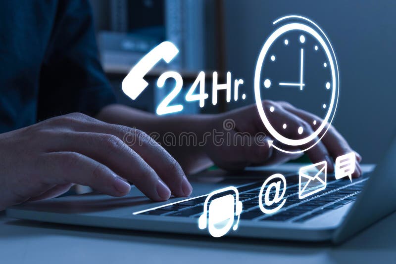 呼叫中心客户支持工作在笔记本电脑上，虚拟工作24小时7天图标图 库存照片