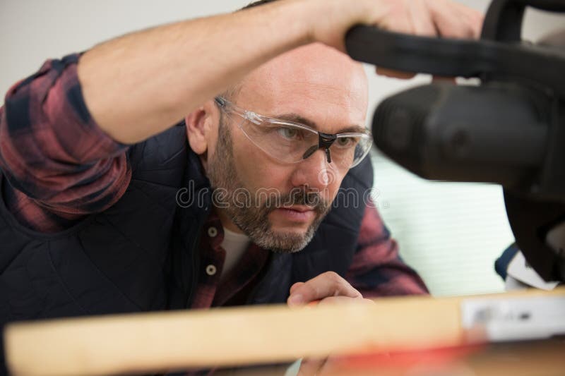 圆锯木工 库存图片