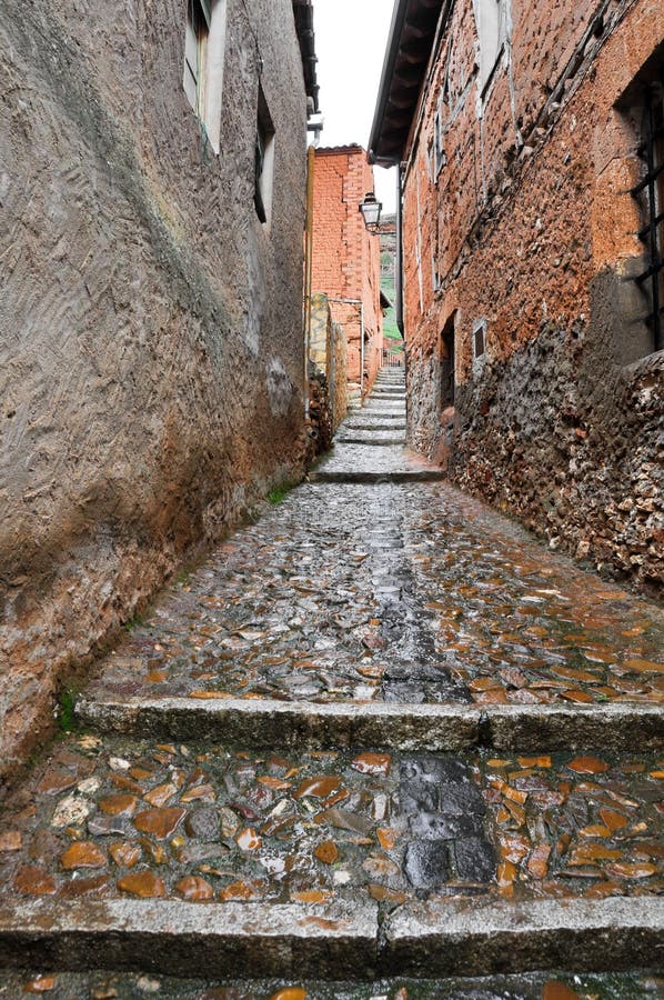 Cobbled street at Ayllon, Segovia (Spain). Cobbled street at Ayllon, Segovia (Spain)