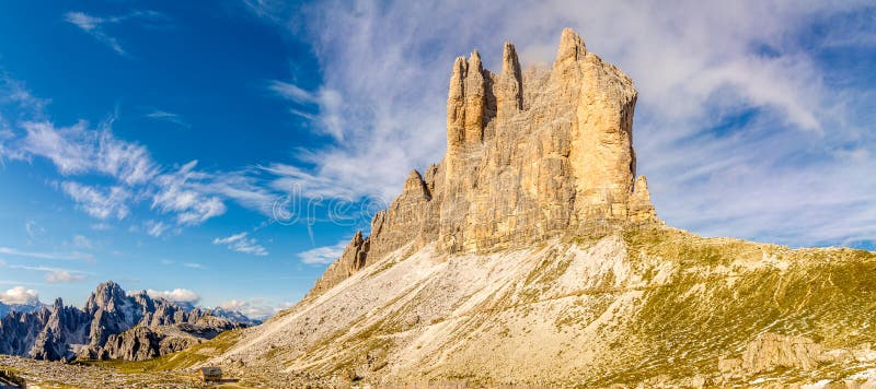 在Cima Piccola 2857m Tre Cime在南提洛尔白云岩的di Lavaredo -意大利的全景 图库摄影 在Cima Piccola 2857m Tre Cime在南提洛尔白云岩的di Lavaredo -意大利的全景 图库摄影