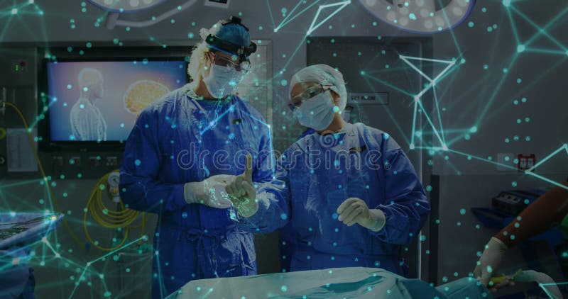 在OR显示AR网络覆盖中引导手术过程的女外科医生和男外外科医生 股票视频