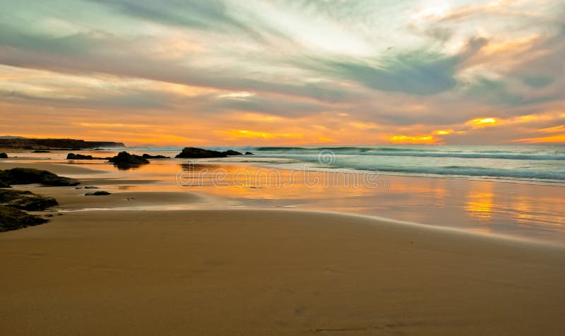 在Playa del卡斯蒂略海滩的日落 免版税库存照片 在Playa del卡斯蒂略海滩的日落 免版税库存照片