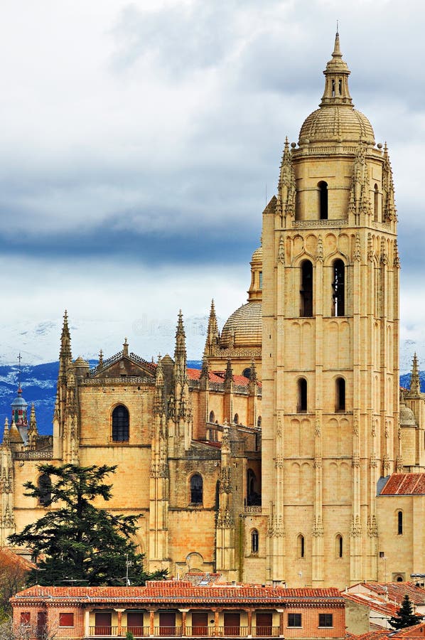 A view over the town centre of Segovia, a small historic city to the north of Madrid. The cathedral, the Santa Maria de Segovia is featured prominently in the picture. A view over the town centre of Segovia, a small historic city to the north of Madrid. The cathedral, the Santa Maria de Segovia is featured prominently in the picture.