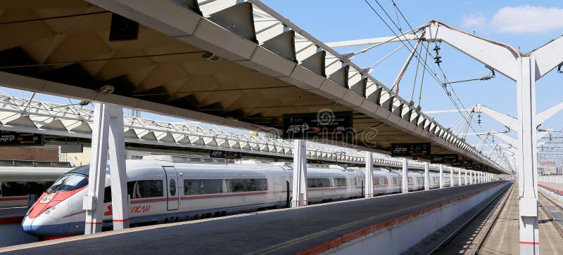 在列宁格勒驻地的Aeroexpress火车Sapsan 莫斯科俄国 免版税图库摄影 在列宁格勒驻地的Aeroexpress火车Sapsan 莫斯科俄国 免版税图库摄影