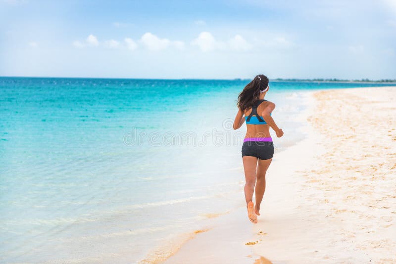 åœ¨åŠ å‹’æ¯”æµ·æµ·æ»©åº¦å‡èƒœåœ°è·‘æ¥çš„女è¿åŠ¨å‘˜ã€‚ç®¡ç†ä¸€ä¸ªæ´»è·ƒè€Œå¥åº·çš„女å©ã€‚åœ¨åŠ å‹’æ¯”æµ·æµ·æ»©åº¦å‡èƒœåœ°è 免版税库存图片 åœ¨åŠ å‹’æ¯”æµ·æµ·æ»©åº¦å‡èƒœåœ°è·‘æ¥çš„女è¿åŠ¨å‘˜ã€‚ç®¡ç†ä¸€ä¸ªæ´»è·ƒè€Œå¥åº·çš„女å©ã€‚åœ¨åŠ å‹’æ¯”æµ·æµ·æ»©åº¦å‡èƒœåœ°è 免版税库存图片