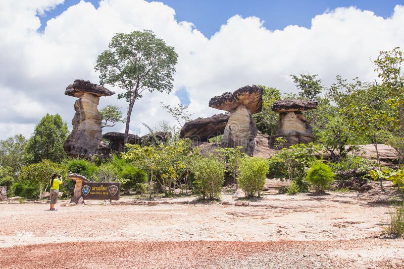 在圣地Chaliang，象蘑菇岩石的游客旅行