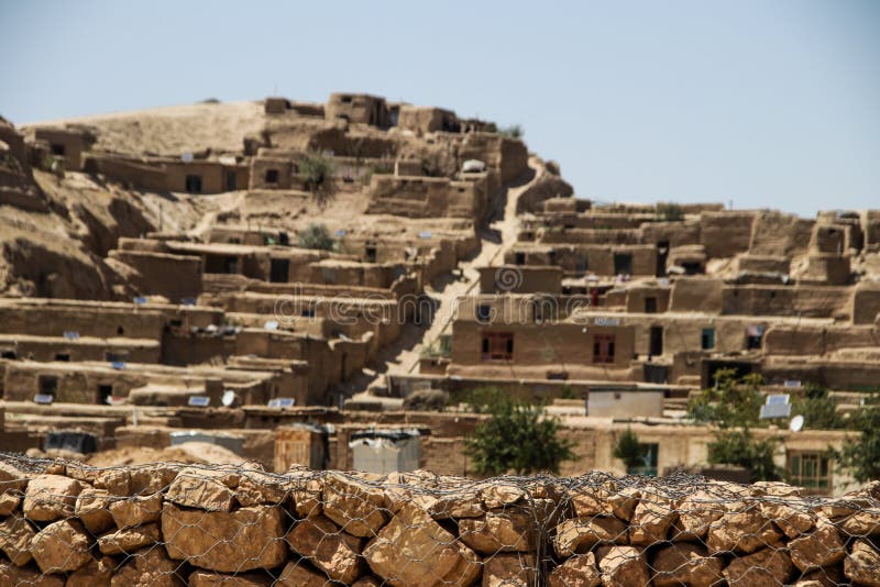 阿富汗东北部干旱中的村庄 库存图片