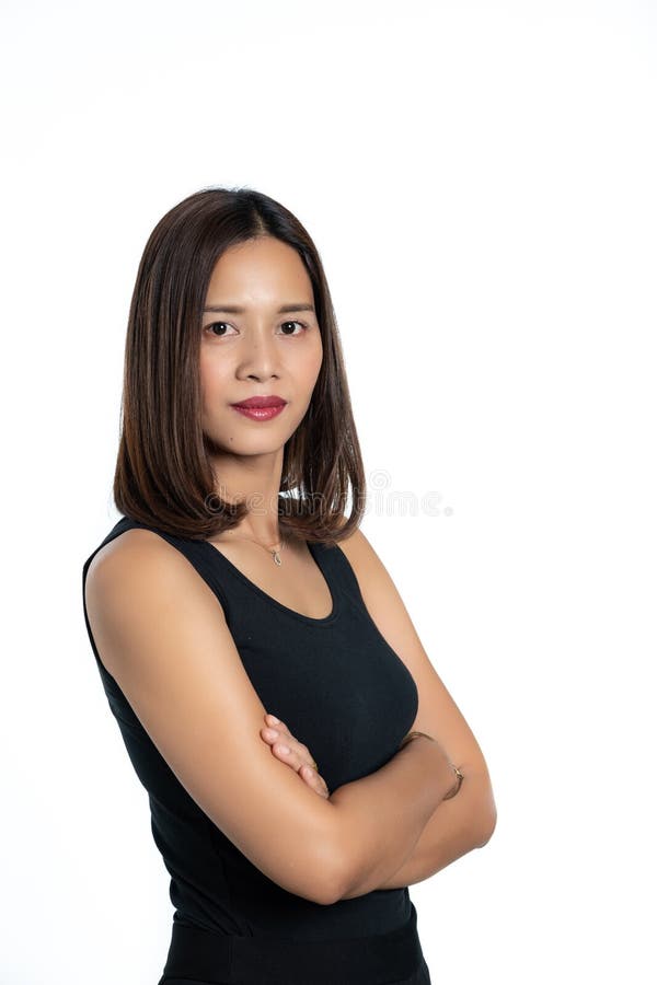 在晒黑的亚洲美女皮肤的画象黑dres 免版税库存照片