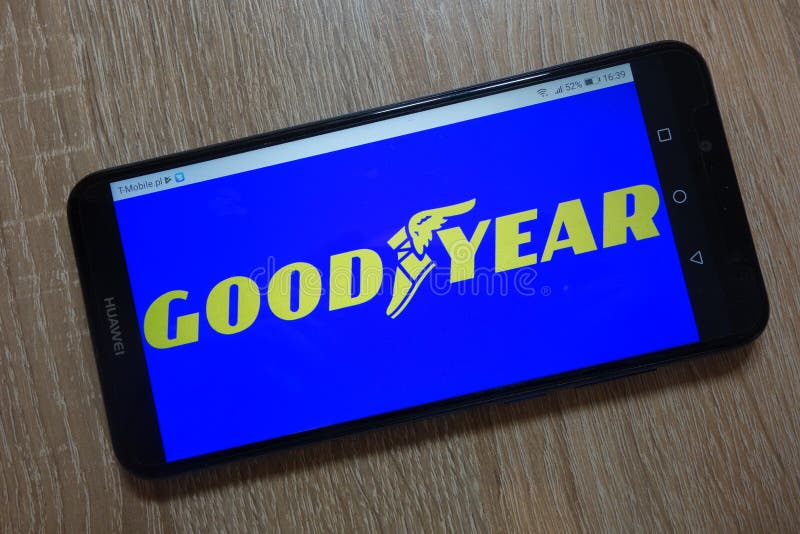 在智能手机显示的Goodyear Tire & Rubber Company商标 免版税库存照片