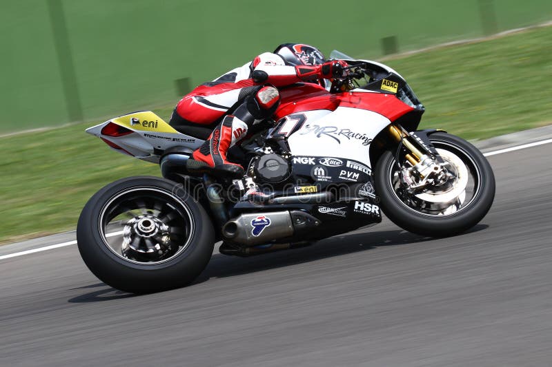 在杜卡迪1199 Panigale R先生赛跑的超级摩托车的最大Neukirchner #27 WSBK 免版税库存图片 在杜卡迪1199 Panigale R先生赛跑的超级摩托车的最大Neukirchner #27 WSBK 免版税库存图片
