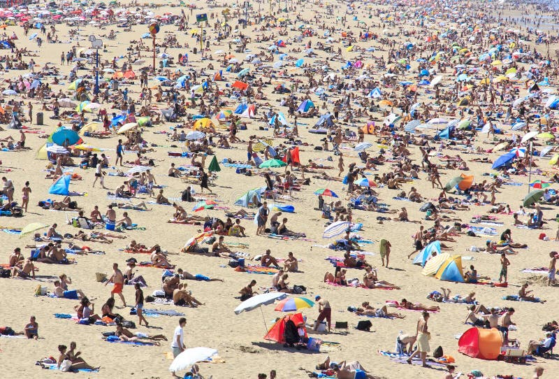 DEN HAAG: 18 August 2012, a wave of heat hit center Europe with 37 degree Celsius and everybody rush to the beach to get a little of refreshing air by joining the crowd &#x28;Netherlands&#x29;. DEN HAAG: 18 August 2012, a wave of heat hit center Europe with 37 degree Celsius and everybody rush to the beach to get a little of refreshing air by joining the crowd &#x28;Netherlands&#x29;