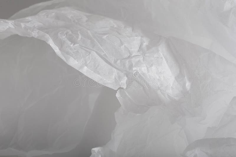 在浅白色背景下皱皱的纸 免版税图库摄影