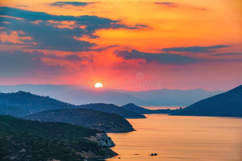 在海的日落在希腊
