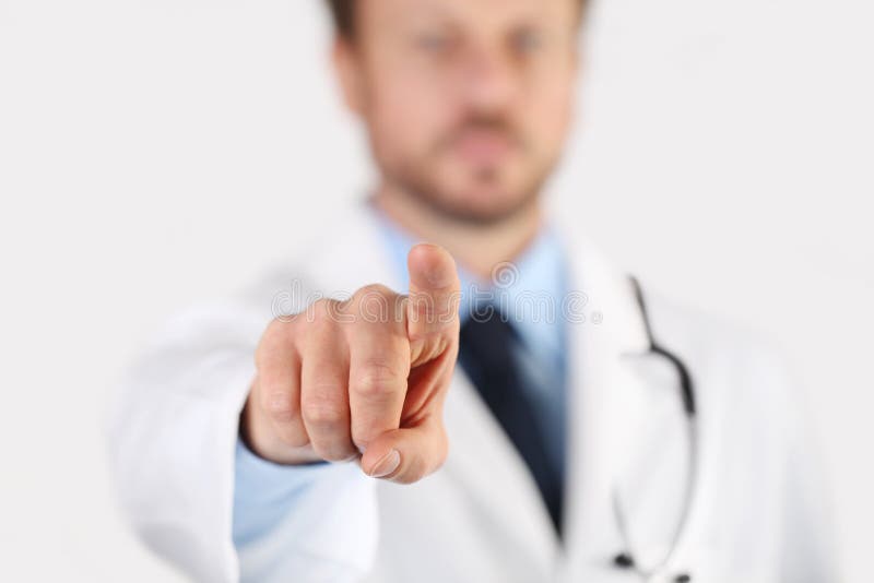 在白色复制空间背景上用手指指向隔离的医生手触摸屏